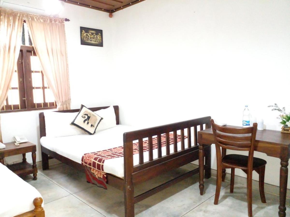 Muduna Walawwa Resort Kandy Exterior photo