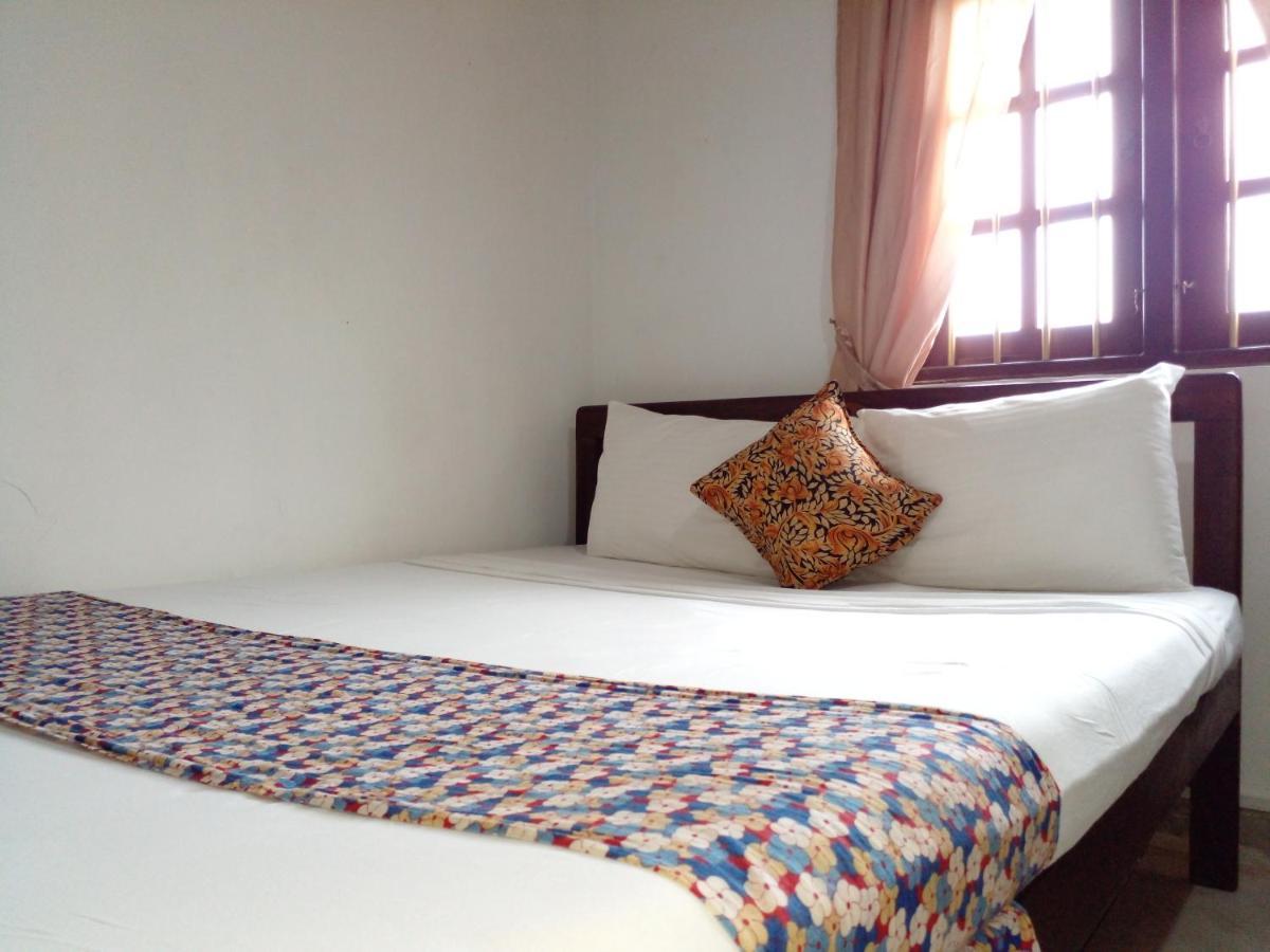Muduna Walawwa Resort Kandy Exterior photo