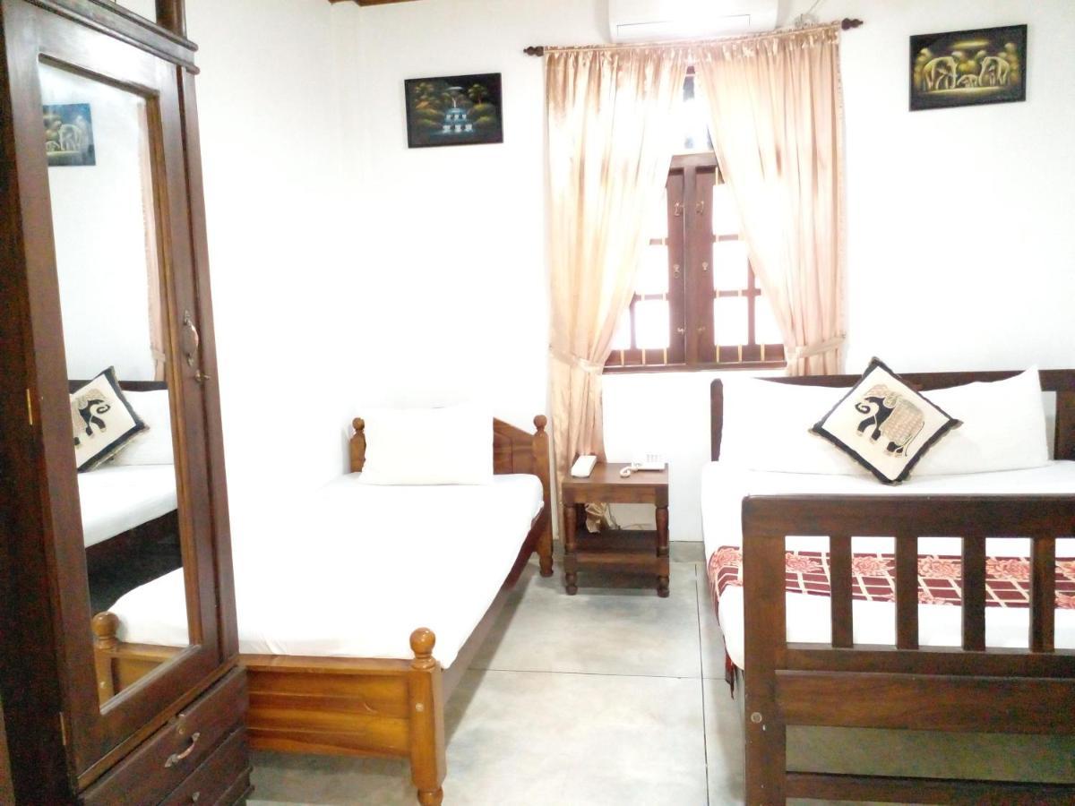 Muduna Walawwa Resort Kandy Exterior photo
