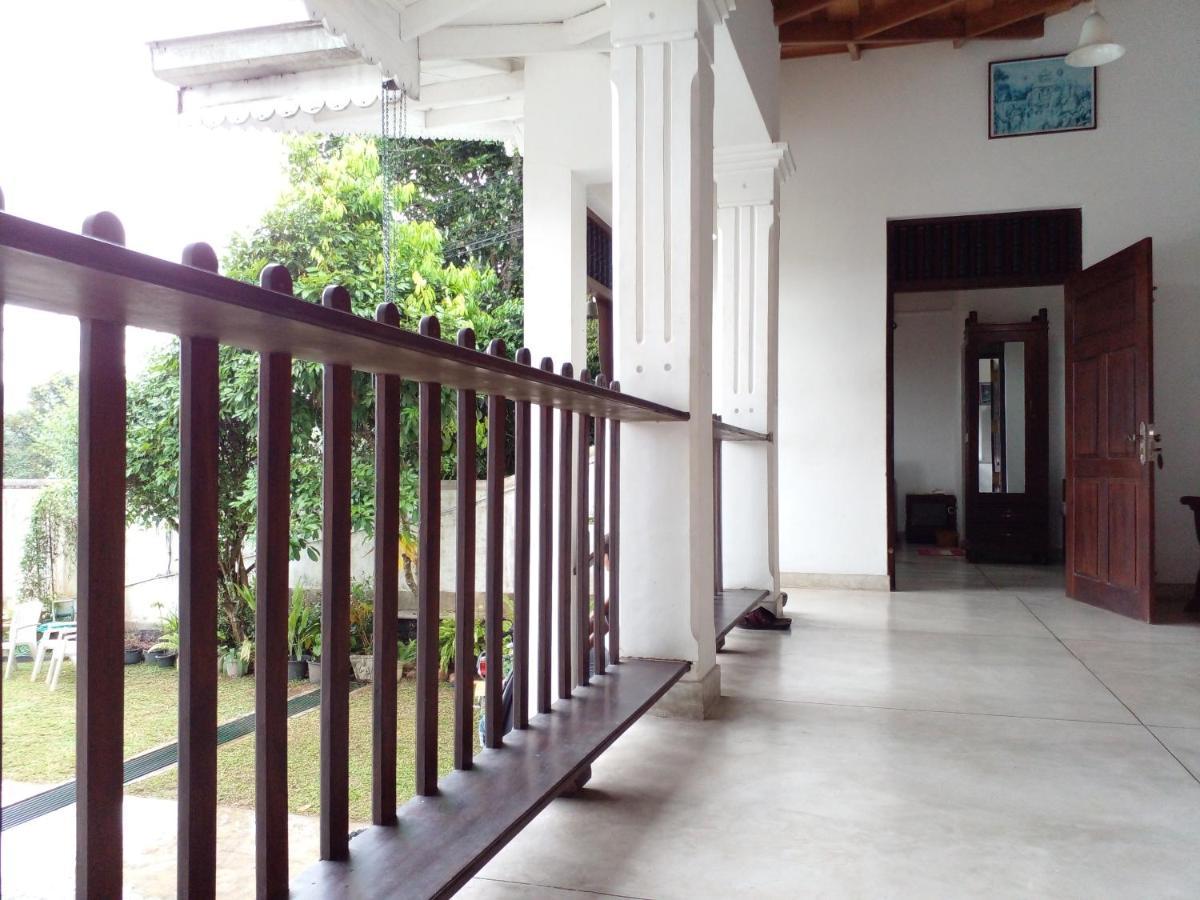 Muduna Walawwa Resort Kandy Exterior photo